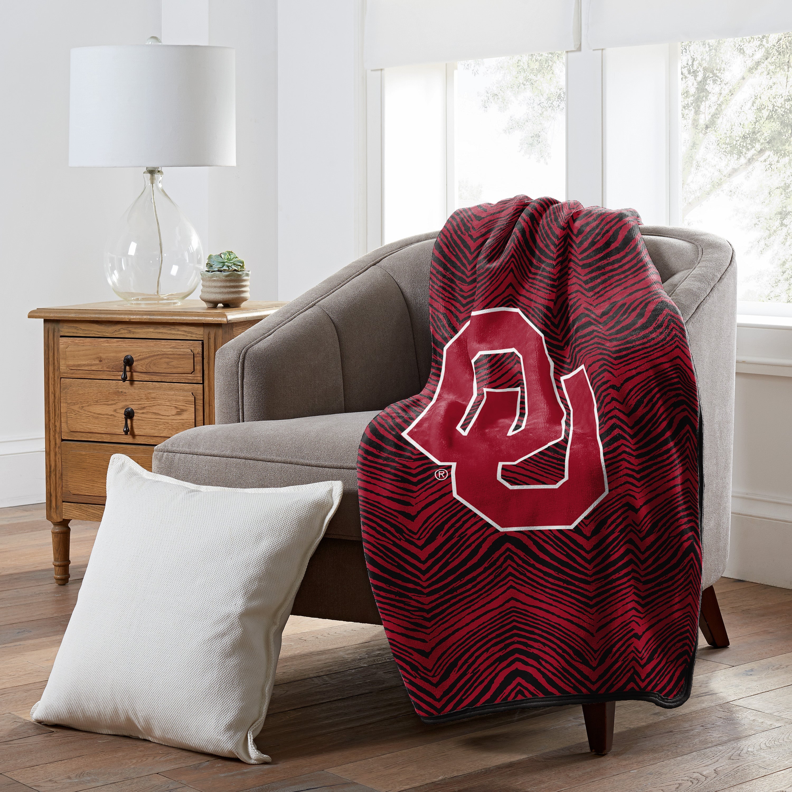 Zubaz x Northwest NCAA Oklahoma Sooners Zubified Raschel Throw Blanket