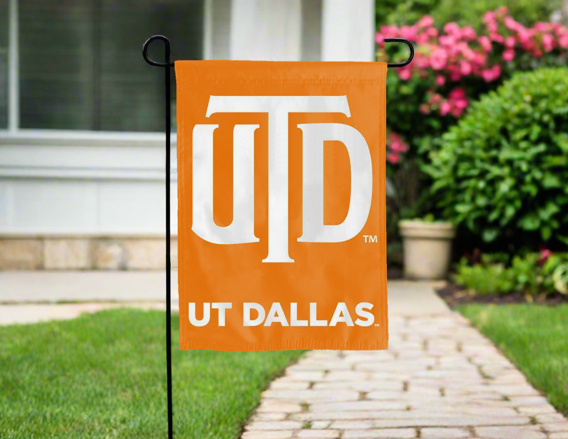 UT Dallas - Comets Garden Flag